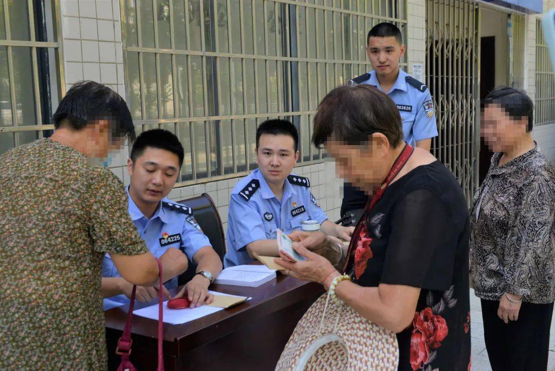 大批老人被骗!警方抓了4人..._许某_老太_嫌疑人