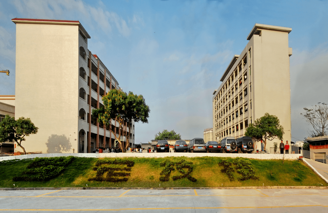 罗定市技工学校于1998年经省政府部门核准,罗定市政府批办的政府公立