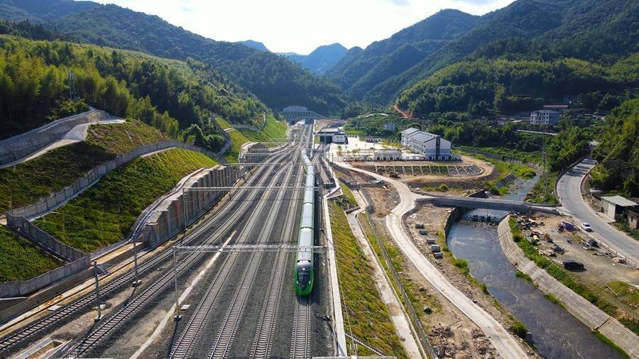 兴泉铁路动态验收进入收尾阶段 今年9月具备全线通车运营条件
