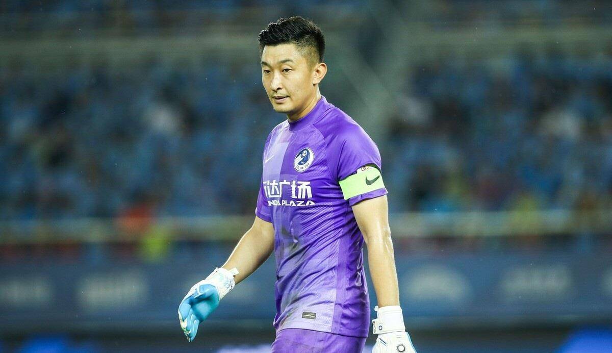 张翀本轮表现不佳差点丢球,未来新援或因此提前上位,已现身球队_吴龑