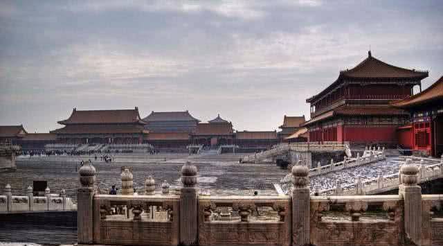 北京的故宫为何下午5点前必须关门？59年前竟发生了这种事，让人难以置信