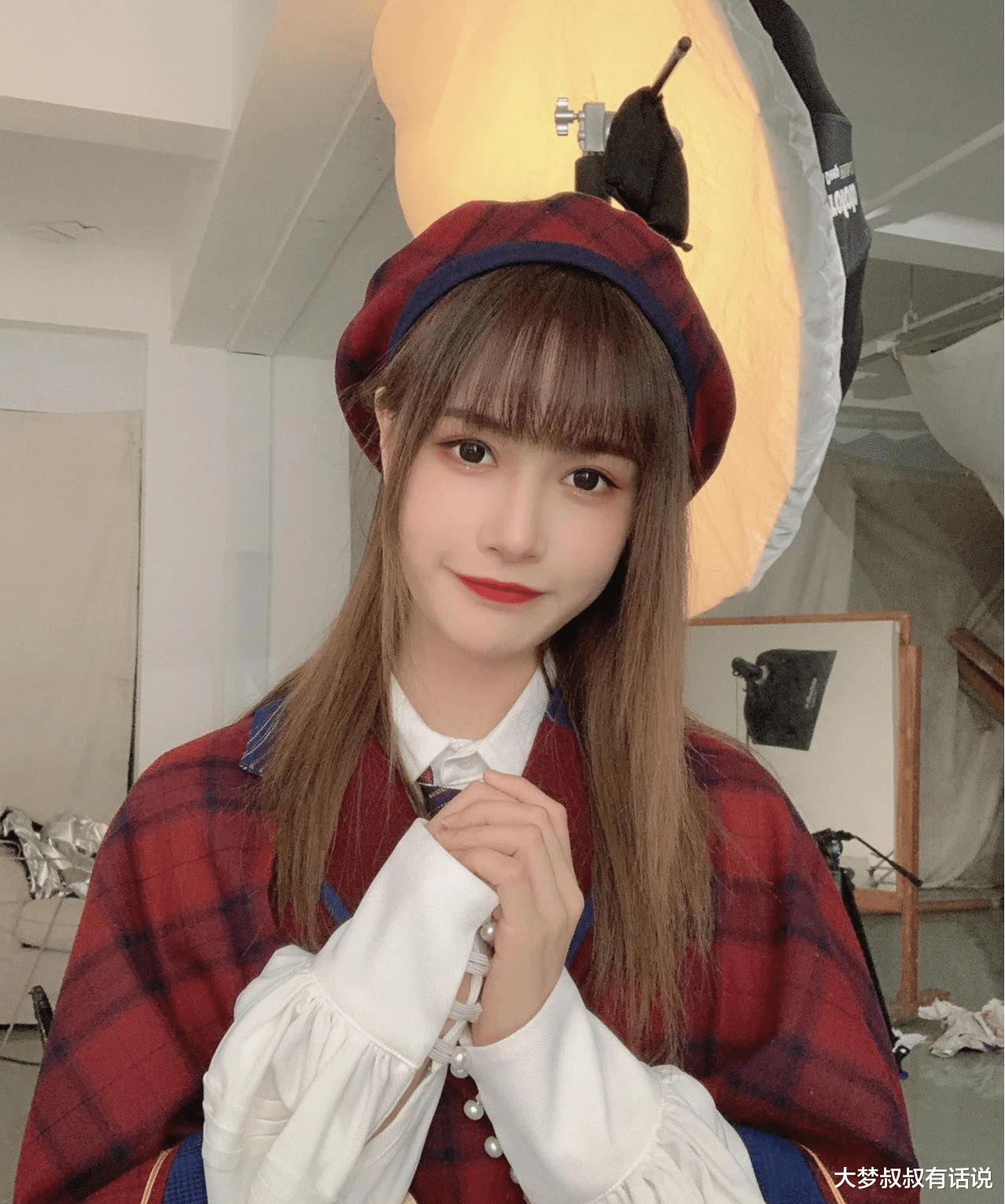 没人发现「怀孕上台唱跳」看呆网友_林嘉佩_表演_男子