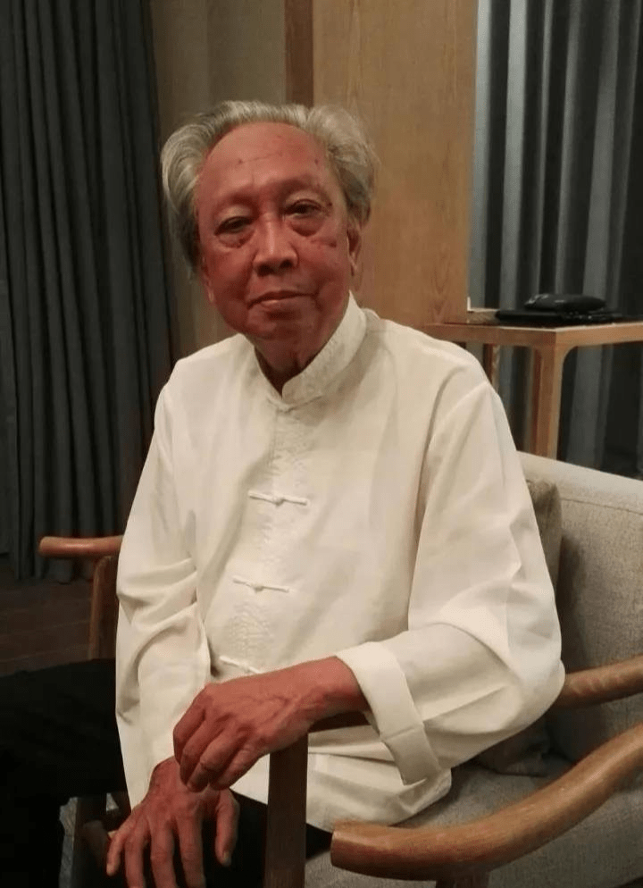 2017年7月黄国强先生在广州黄国强个人简历黄国强:又名黄炎,号拙人