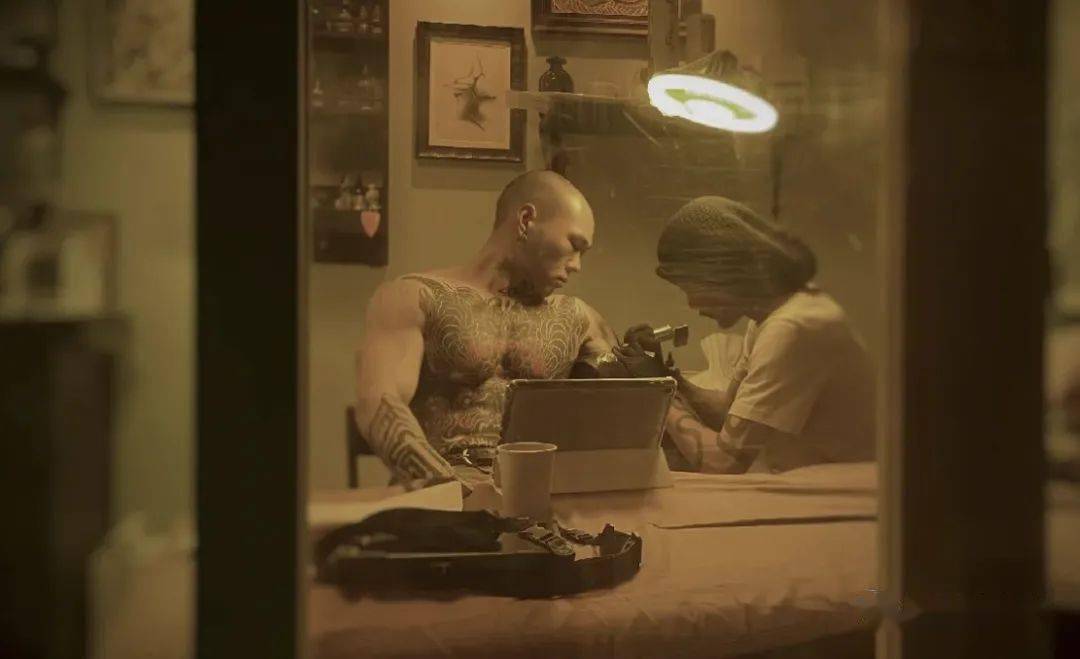 现代版武僧,霸气肌肉纹身,太给力了!_哥哥_工作_身材