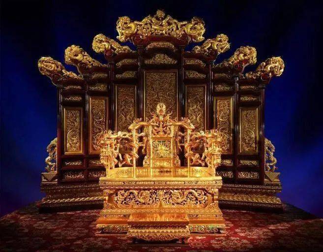 最让金丝楠木名声大噪的是皇上龙椅的御用材料,正因为如此金丝楠木被