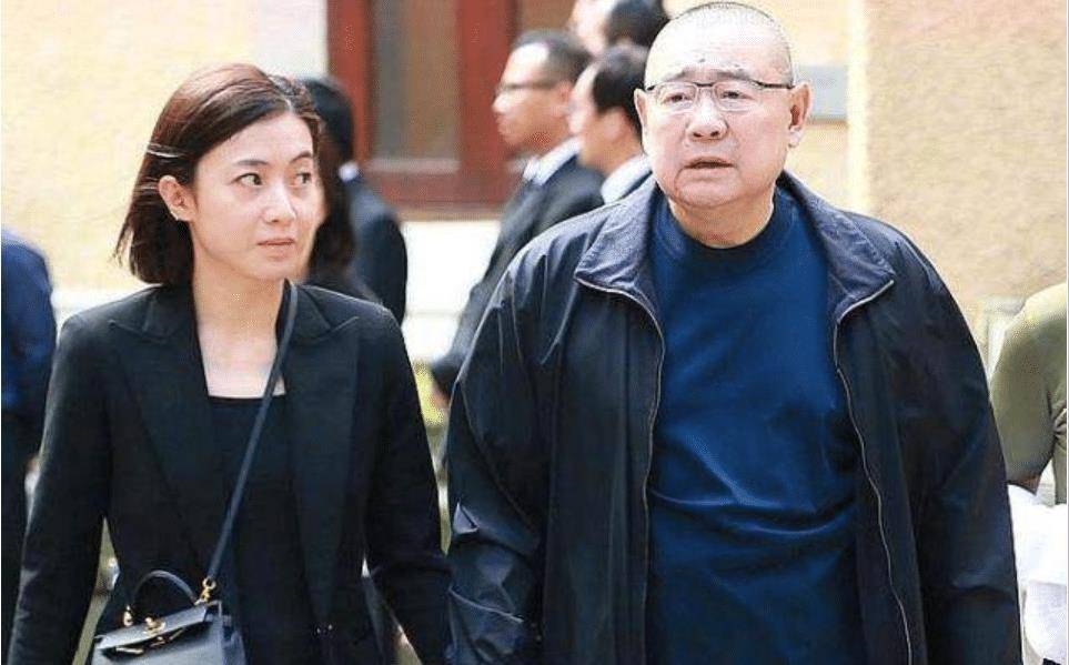 原创             照顾叶继欢妻女,借许家印40亿,孝顺前岳母,刘銮雄有