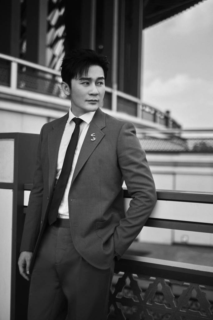 李晨担任《新血盛典》终审评委 西装革履帅气绅士_影像_北京_计划