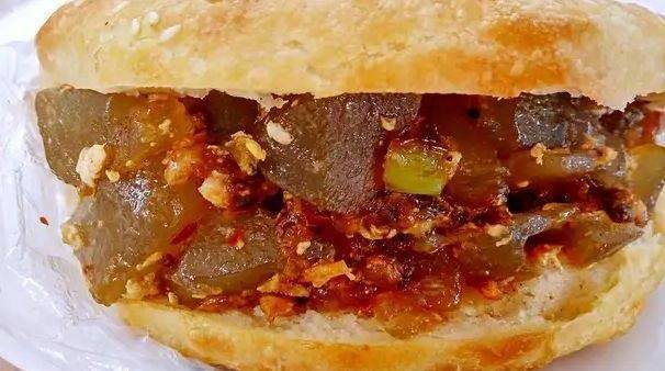 烧饼夹凉粉,值得一试的美味!_葱花_大葱_刀在