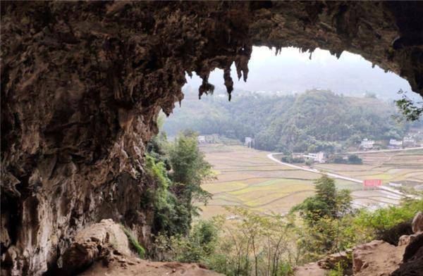 四川有一地名“棺材铺”：山洞发现29具古棺，出土一物至今难解