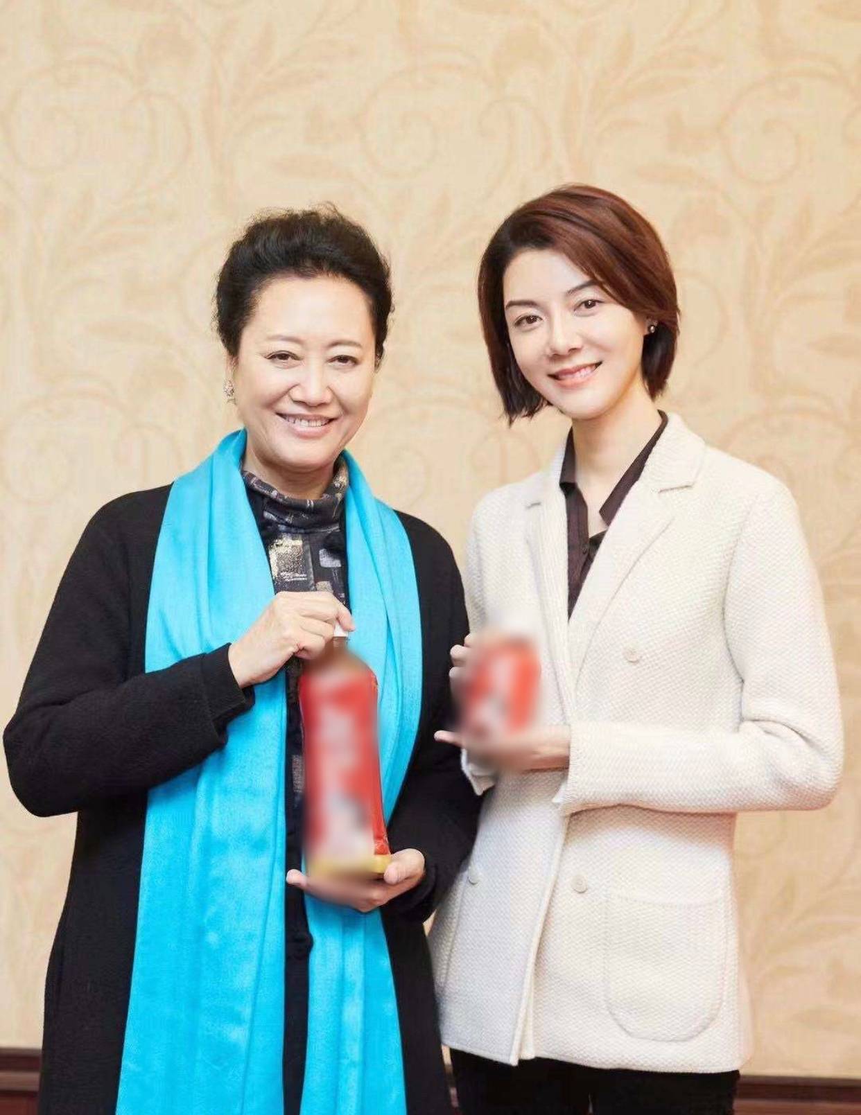 66岁戏骨王丽云太朴素,穿59元连衣裙录节目,降价9元后又买一件_衣服