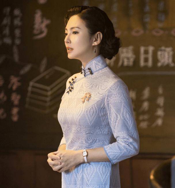 难怪张雨绮不爱穿旗袍,拍戏秀"过山车身材",真不给女人留活路_造型
