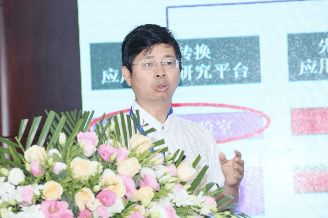 朱苗勇作《新一代高效连铸技术发展思考》报告图为姜周华作《电炉炼钢