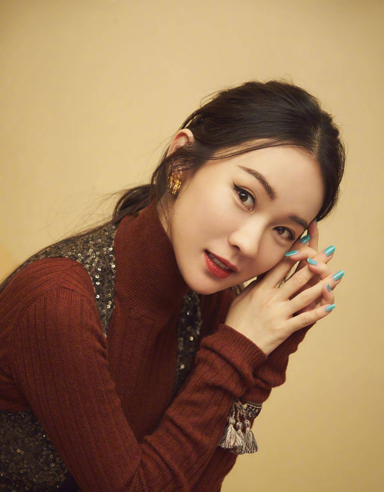 40岁霍思燕还有少女感,穿紧身吊带裙好气质,说18岁少女都不过分_的