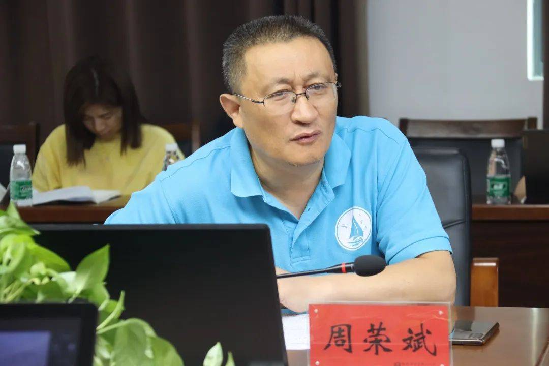 南通市教科院信息科科长,正高级教师周荣斌研阅以穷照,商讨以至善