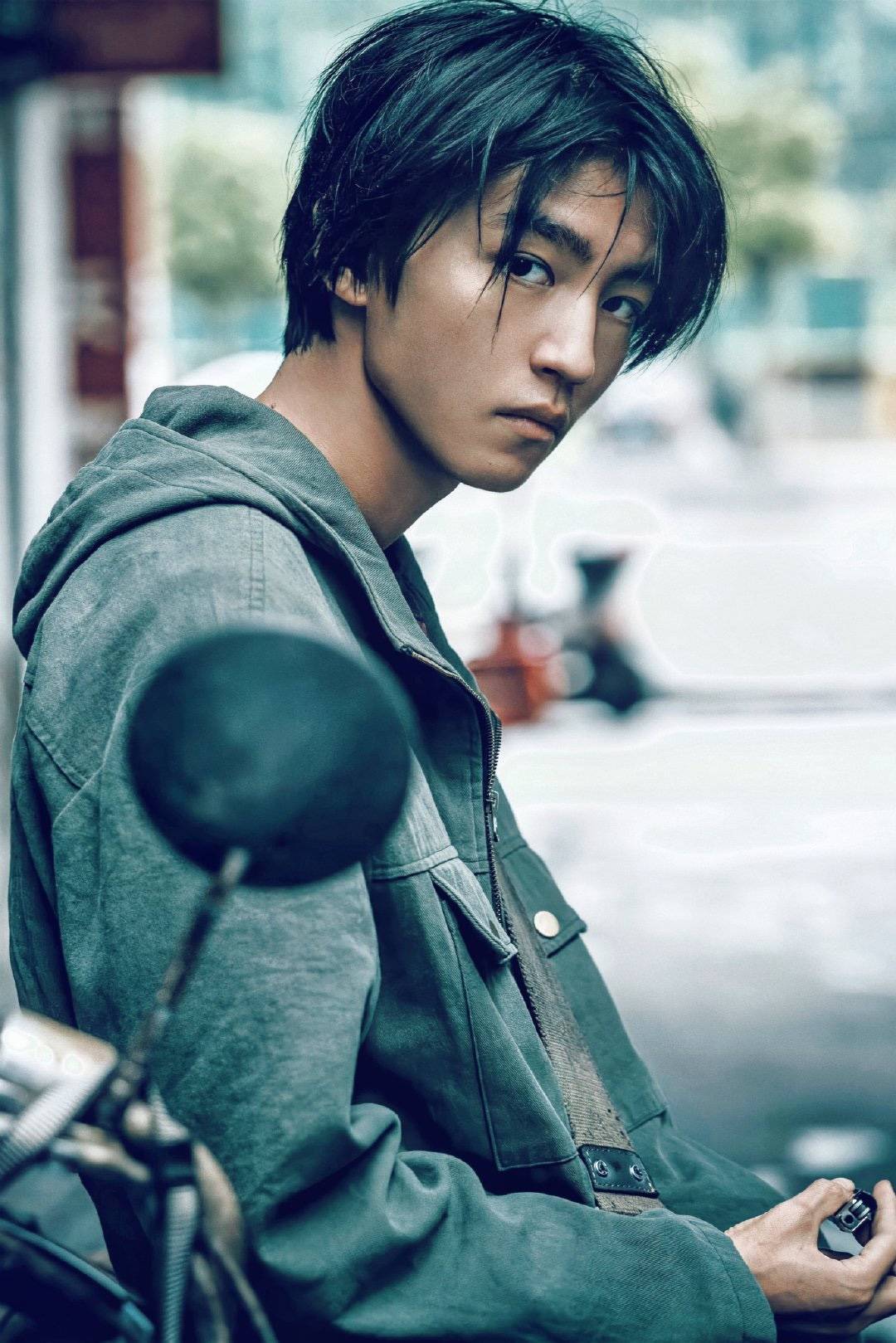 王俊凯断桥里演的孟超,正直善良更帅气_黑暗_句号_定会