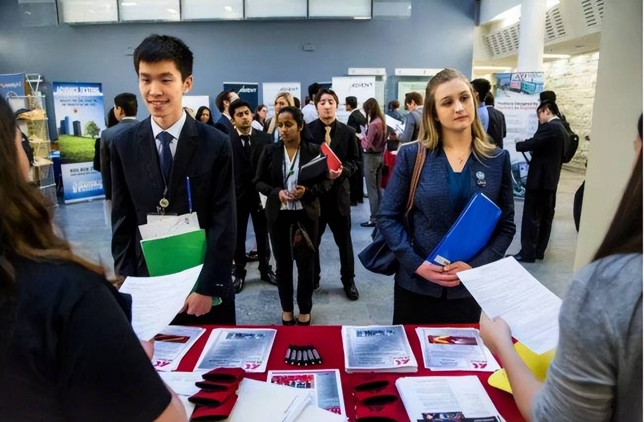 2022年赴美留学数量减半,原因耐人寻味,这些地区成为新宠_美国_大学_