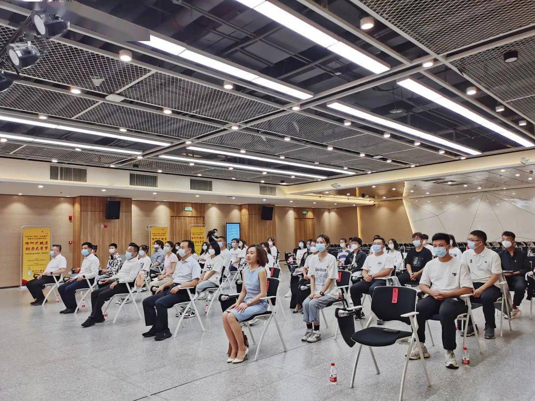 梦"公益项目暨"滨河青春助学基金"兰州市发放仪式,团省委副书记张乐群