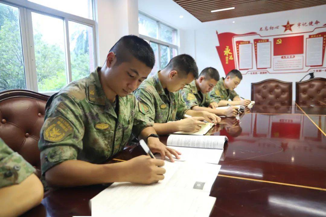 士兵考学提干表彰大会