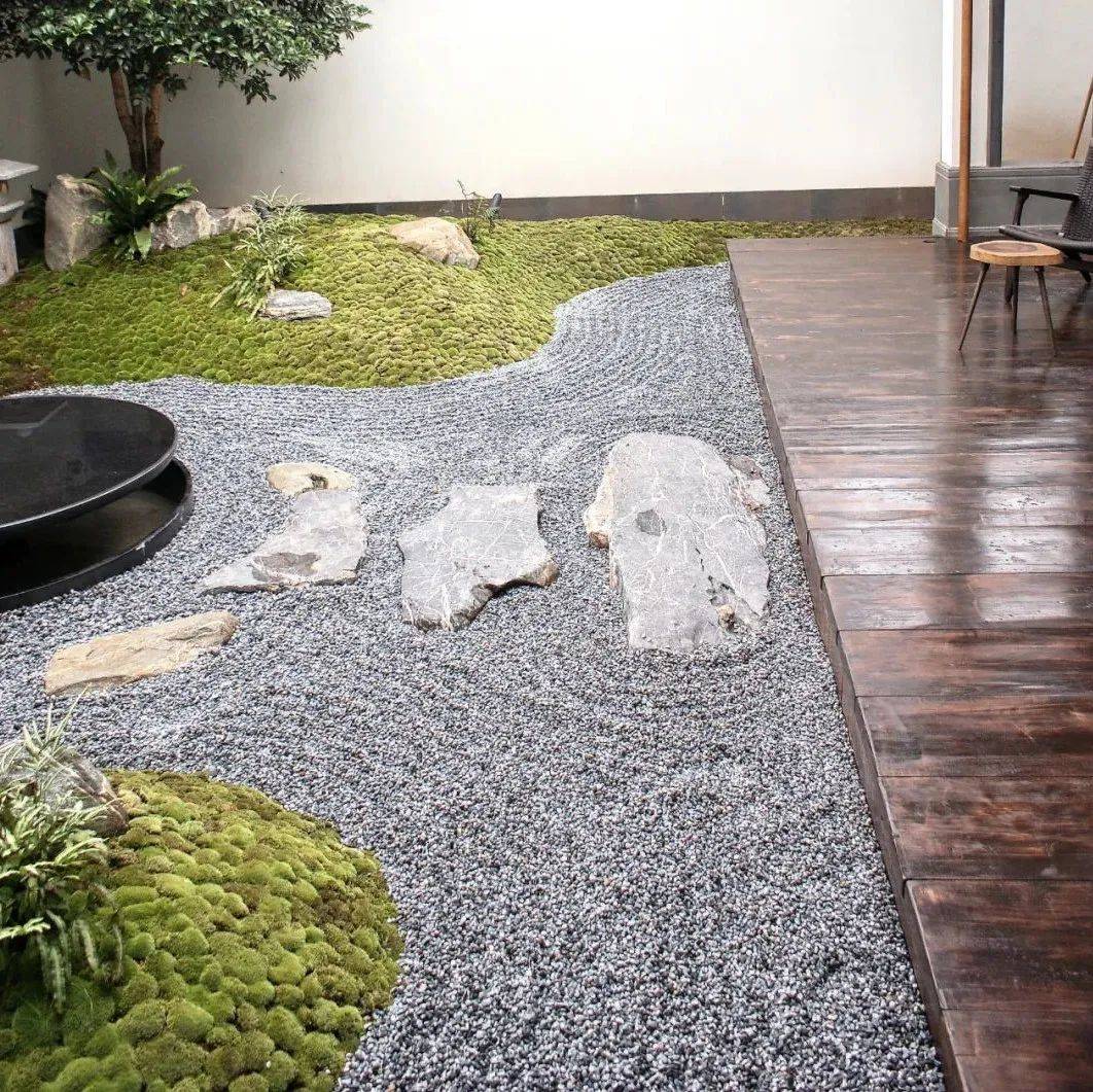 枯山水庭院 | YIJU HOME 自宅_in_石块_园林