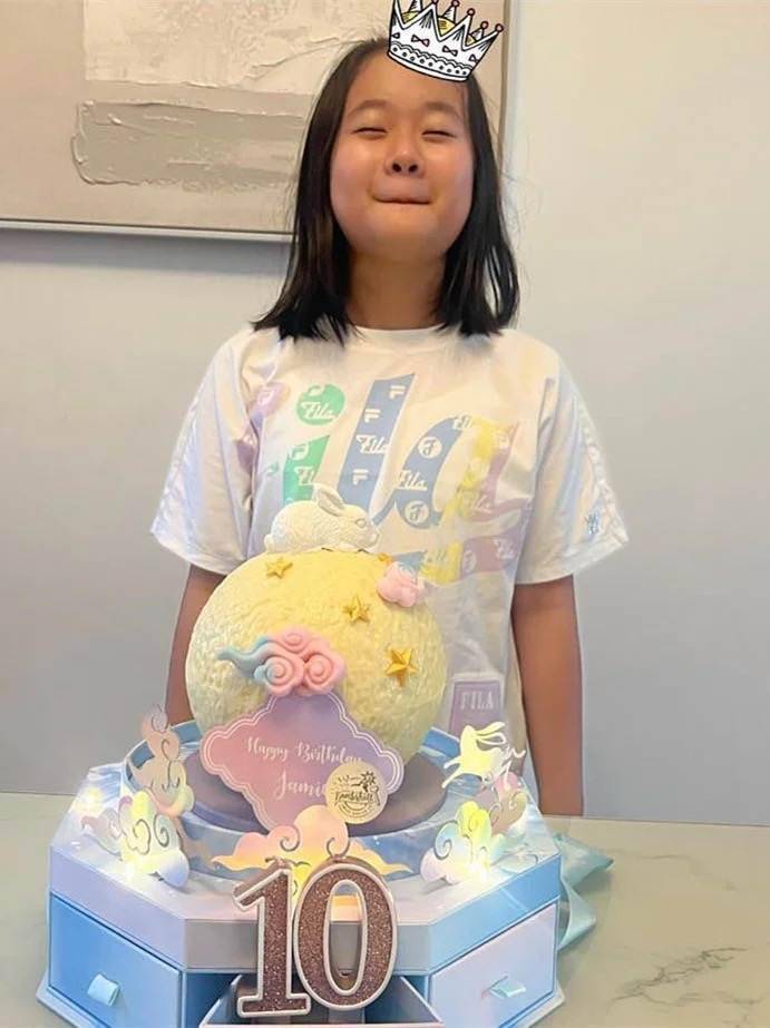 知名港星为10岁女儿庆生!