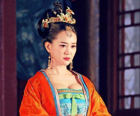 扮演者正是张定涵,同时她还出演了和长孙皇后容颜相似的,楚楚动人的