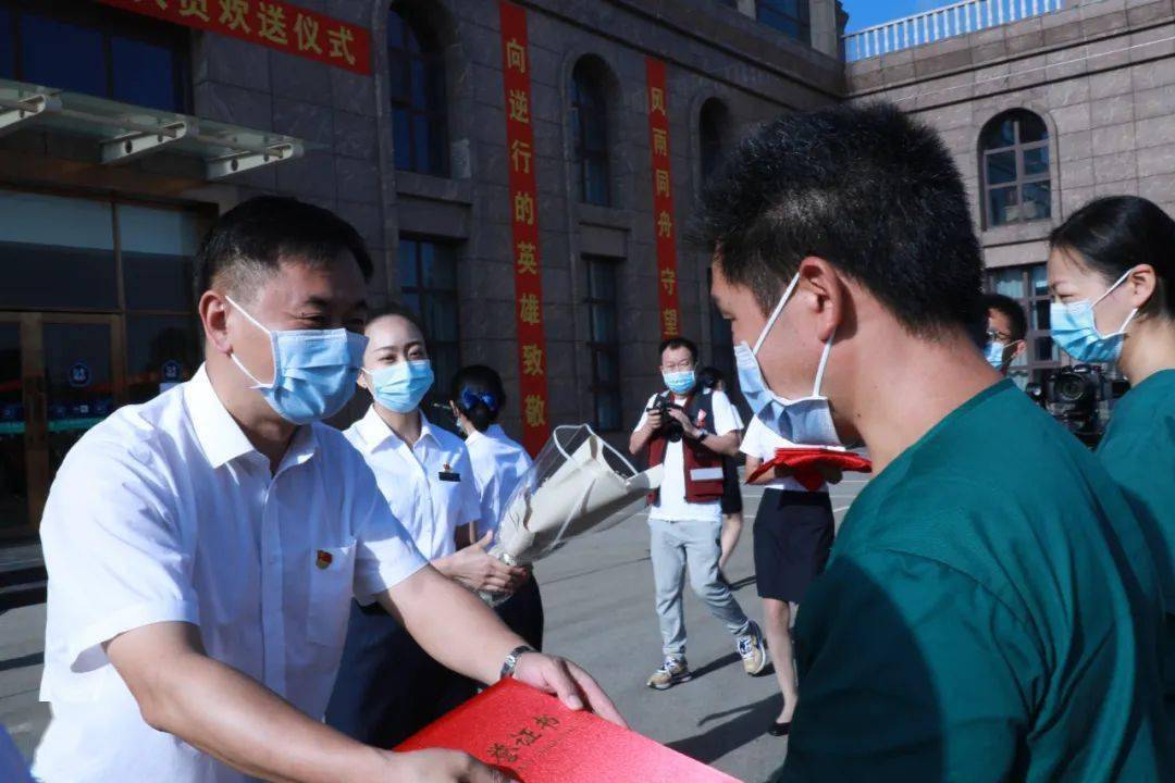 泸西人民以最高礼遇欢送抗疫支援医疗队!_个旧_开远_救护队