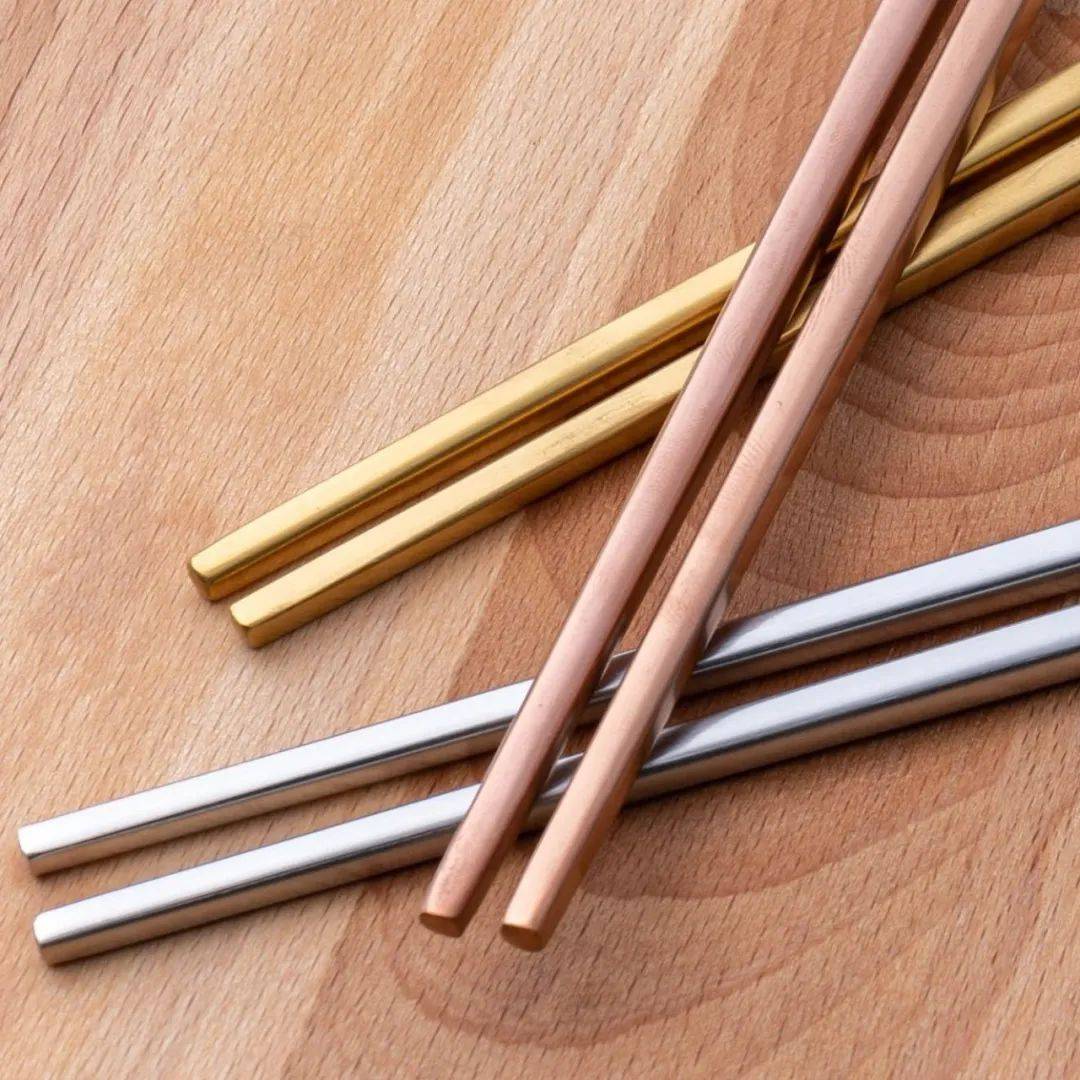 英语口语 | “公筷”和“一次性用品”的多种表达法!_spoon_at_More