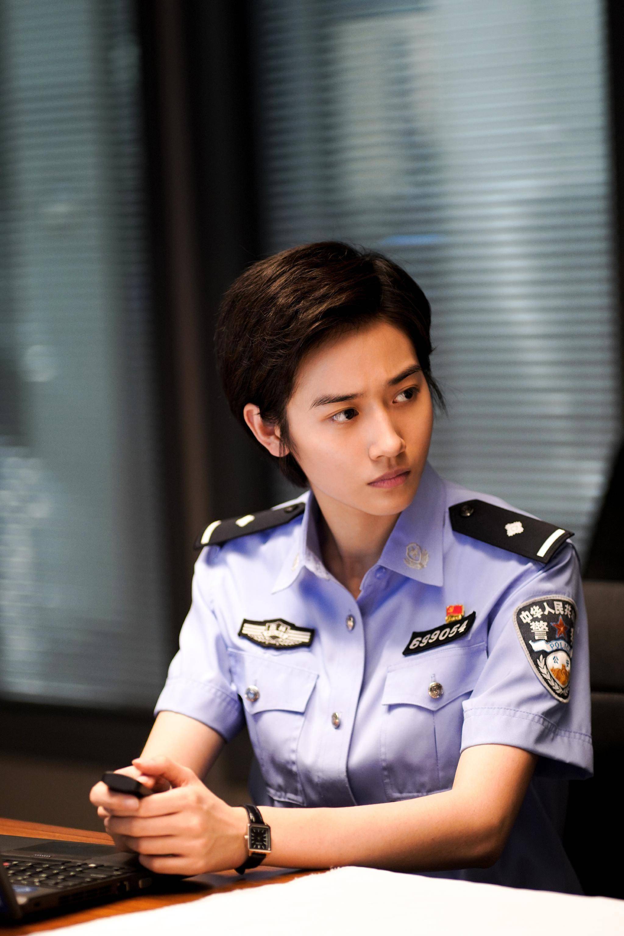 《山海情》里演蘑菇的技师徐小燕,有了一张熟悉的脸,然后年初她在