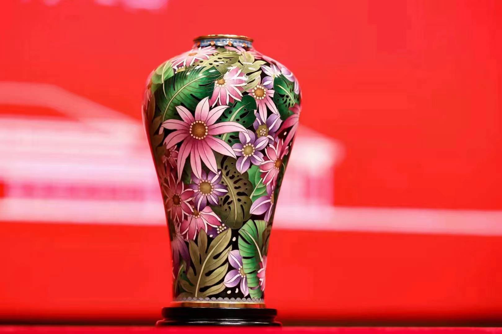 钟连盛景泰蓝《盛世双骄》之国色天香和繁花似锦赏瓶_中国_cm_花卉