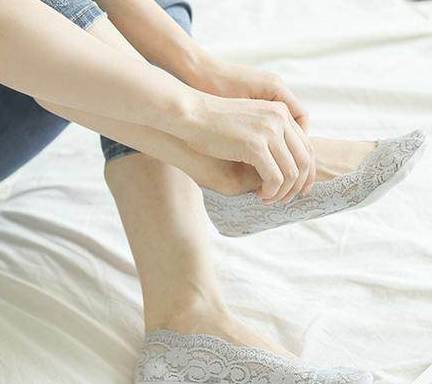 向前出溜的船袜,真的不是我们想要的!