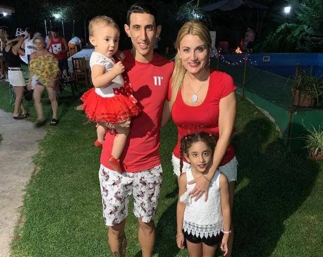 2015年,离队案曝光,曼联一年损失1200万_迪马利亚_乔吉琳·卡多索