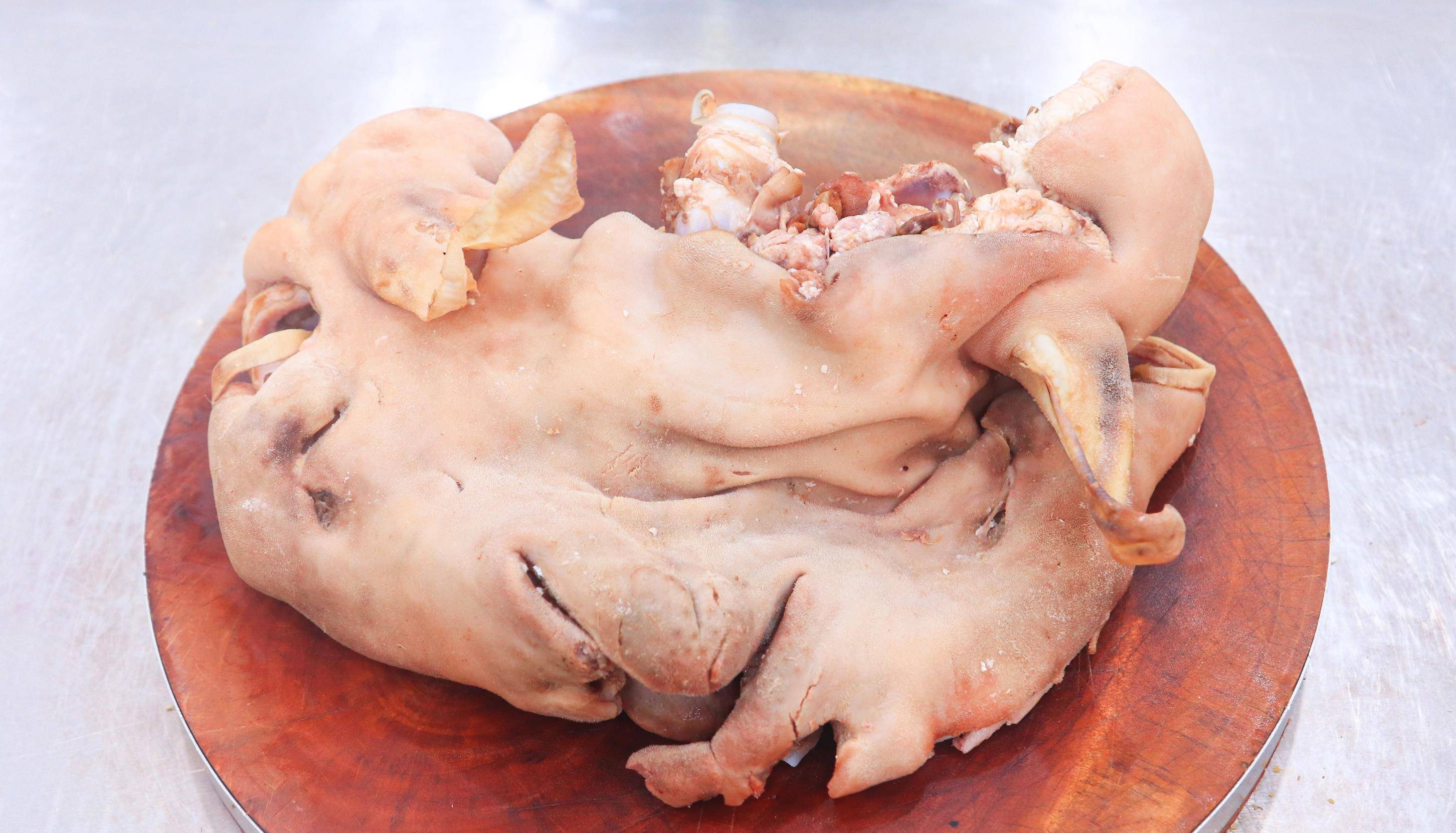 羊脸别再凉拌了,厨师长配上白菜炖一锅,汤鲜肉美,解馋又暖身_处理