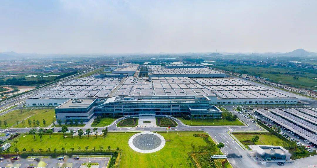 商贸服务业风生水起,活力十足 ……东面 ,番禺汽车城聚力发展汽车制造