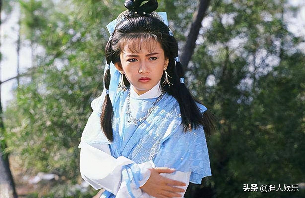 1985年和謝霆鋒父親謝賢搭檔出演《雪山飛狐》,出道就是女主角.