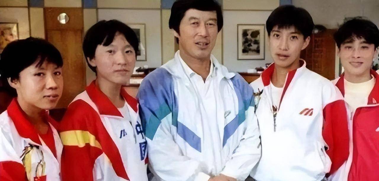 在去生活的那段时间里 应该是王军霞最黑暗的时刻了吧.