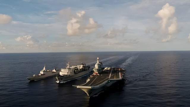 山东舰挺进南海，实战化环境检验战力，准备有事时“挑大梁”