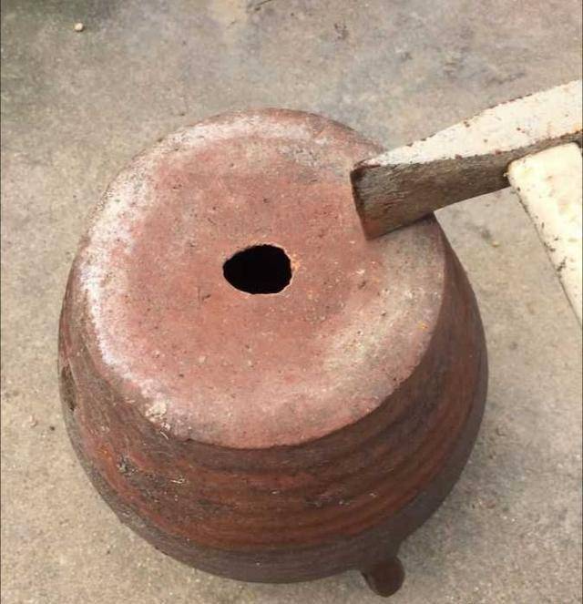 农村里不要了的老坛子,旧水缸拿来养花要打孔吗?如何操作不裂?