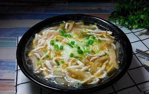 再忙也要吃早餐:一碗鲜香爽口的榨菜鸡丝面,十分钟轻松搞定_葱花_才爽