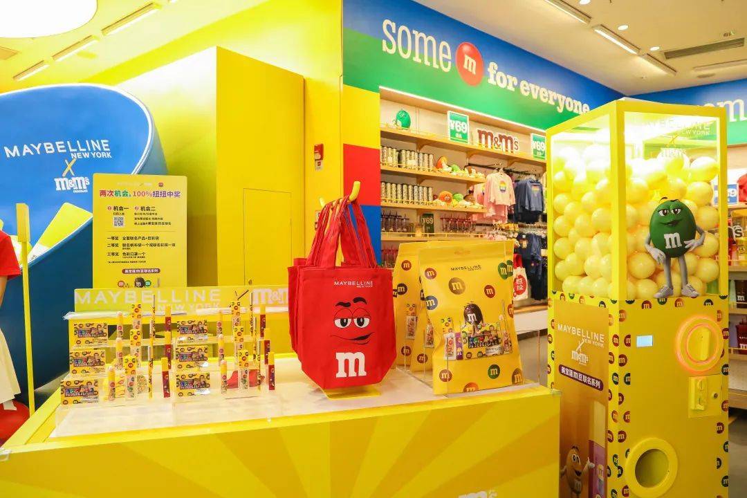 美宝莲m豆联名快闪强势登陆,解锁意想不到的惊喜!_巧克力_经典_活动