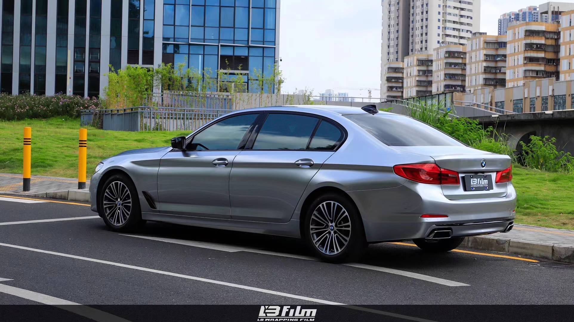 宝马5系lb改色膜液态金属铝水银,流动的银色质感_搜狐汽车_搜狐网