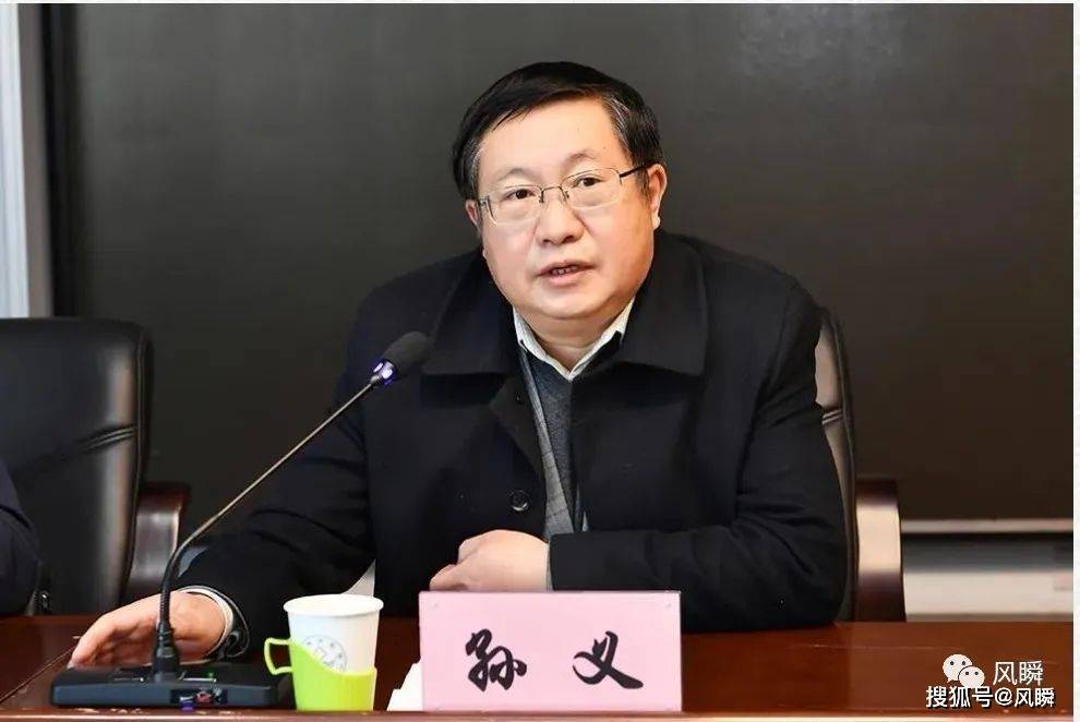 孙义孙义,赤峰市敖汉旗人,1987年从内蒙古医科大学毕业,进入赤峰市