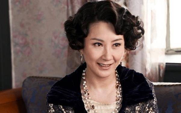 她有辨识度的脸型,美丽又不失气质,塑造了很多印象