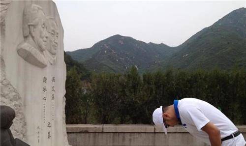 那个在冰心墓碑上泼红漆,写"枉为人表"的亲孙子吴山,结局如何_吴平