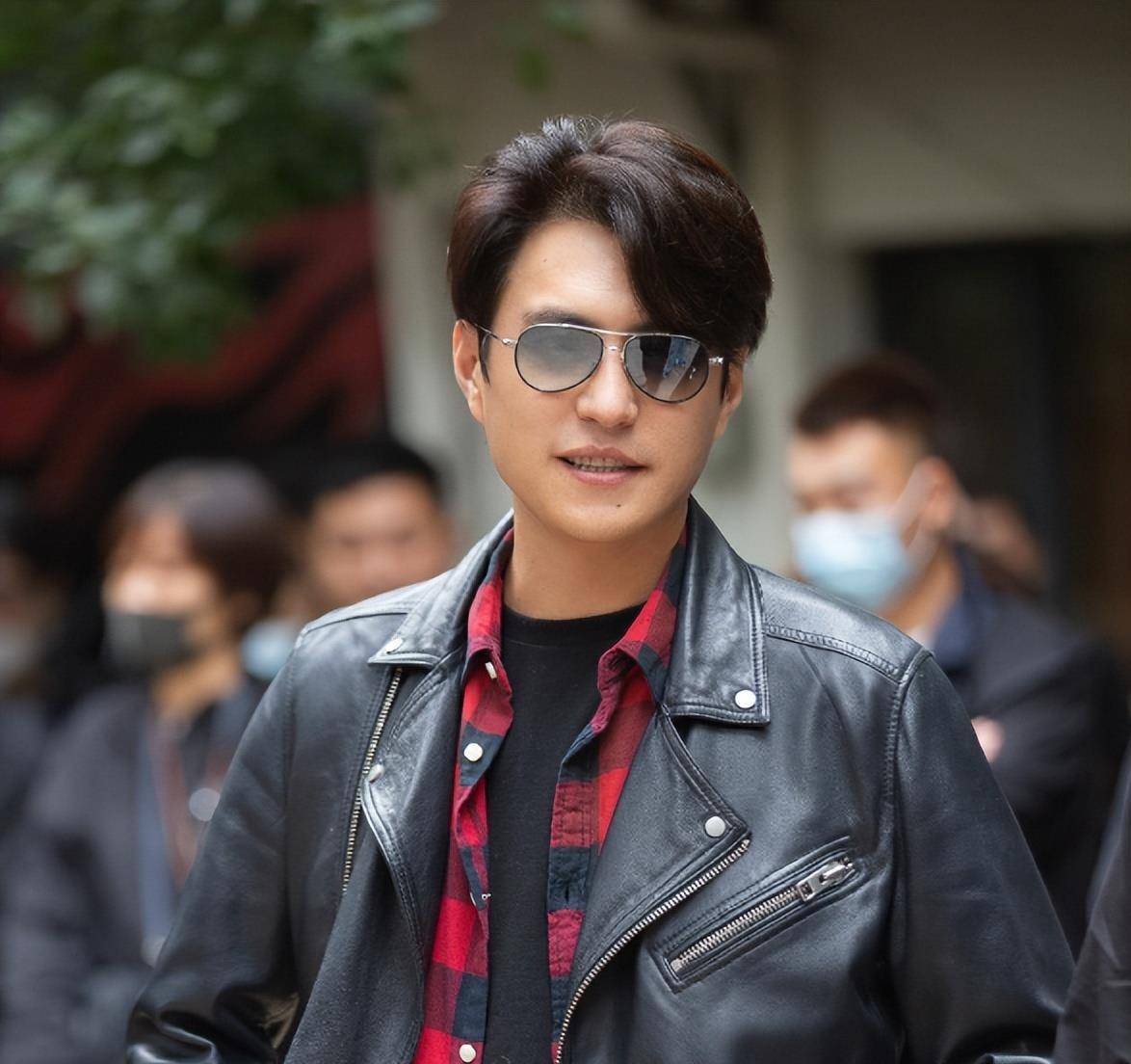 靳东新剧《纵有疾风起》定档,搭档宋佳演绎公关先生,你期待吗?