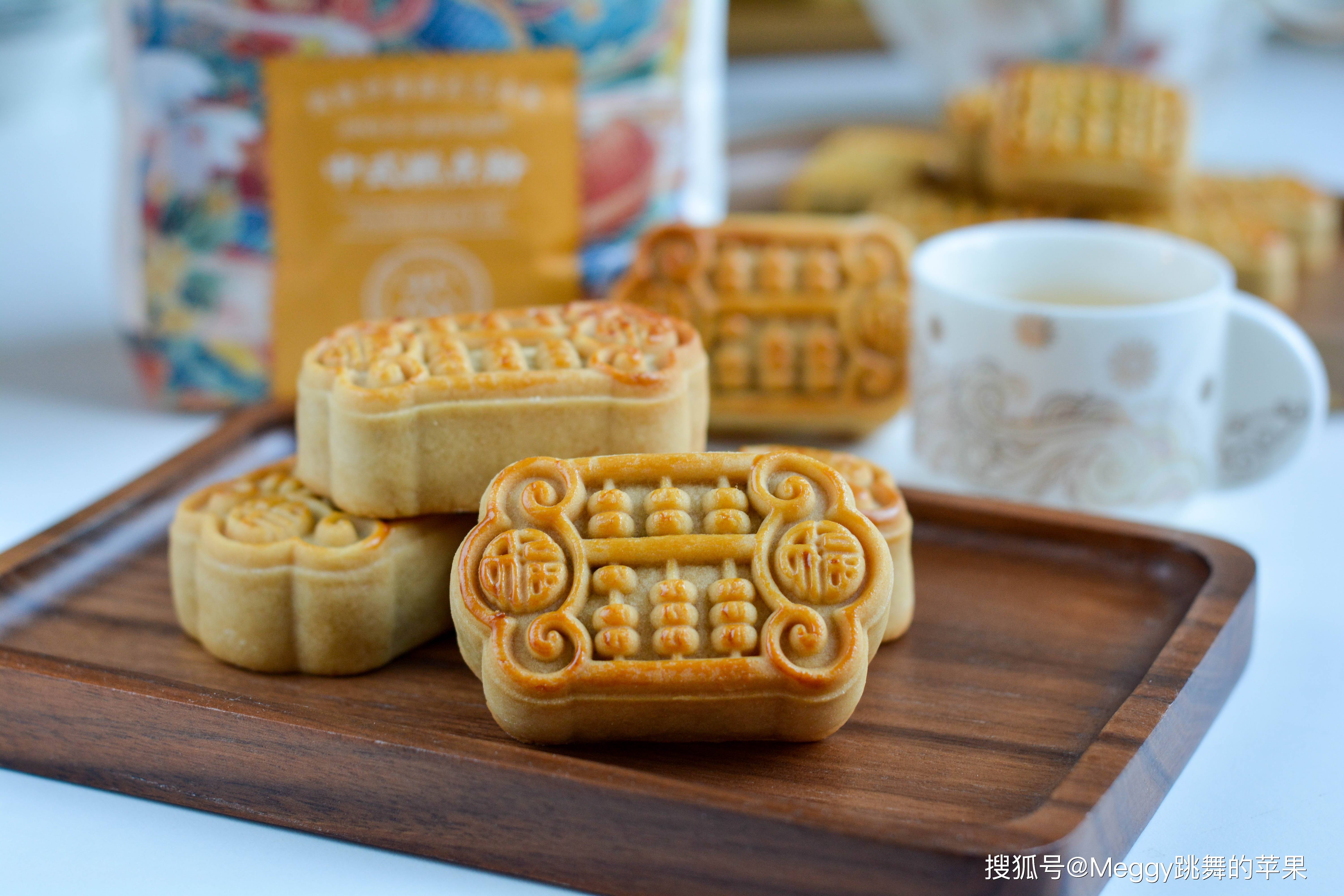 古风广式月饼,低糖山楂馅料酸酸甜甜,两口一个吃不腻_糖浆_烤箱_美食