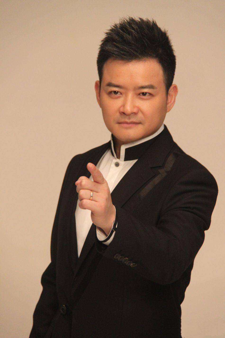 央视主持李佳明:事业巅峰被人劝到国外留学,回来后难现曾经辉煌_梦想