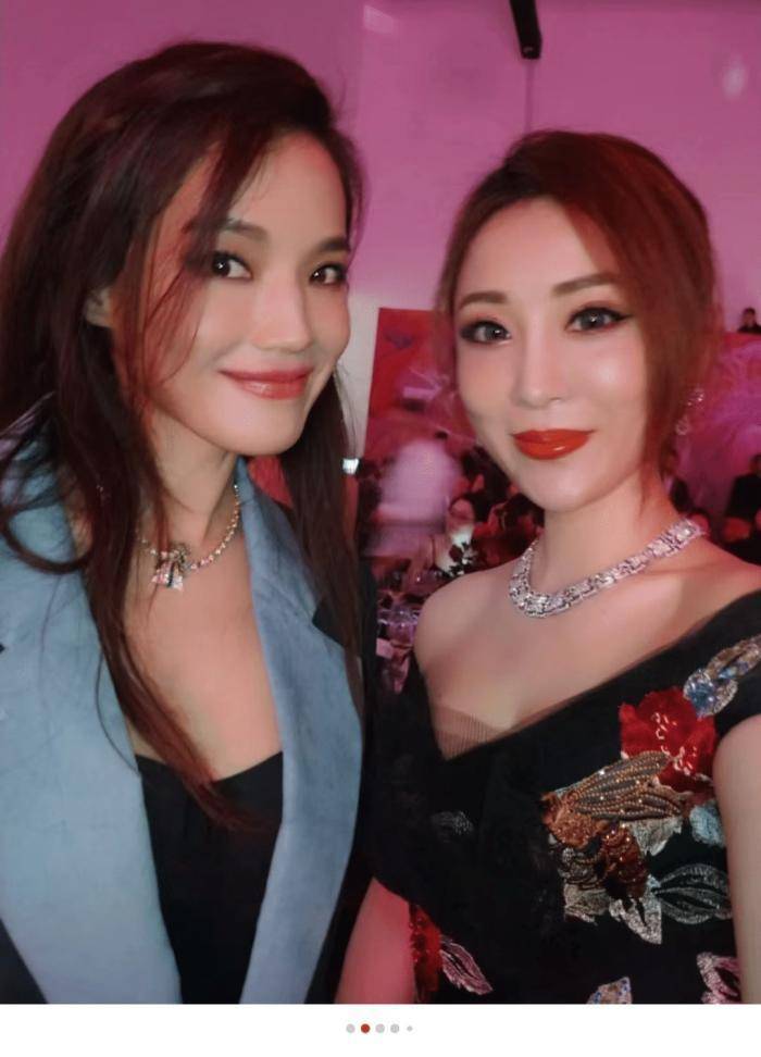 宝格丽晚宴后台,杨洋打瞌睡,舒淇合影很抢手,万宝宝等名媛也在_嘉宾