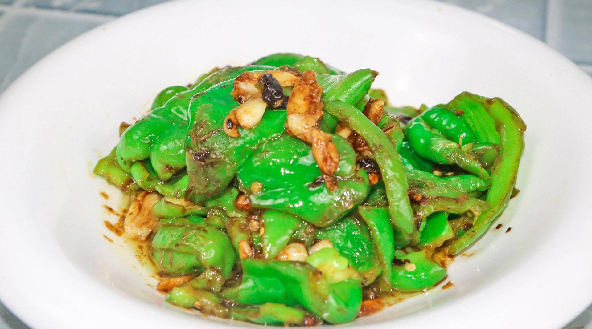 爱吃辣的要收藏,大厨分享"烧青椒"做法,香辣开胃下饭一绝_食材_豆豉