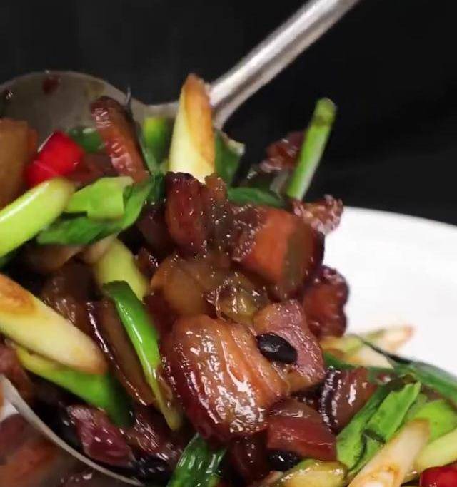 豆豉蒜苗炒腊肉的图片图片