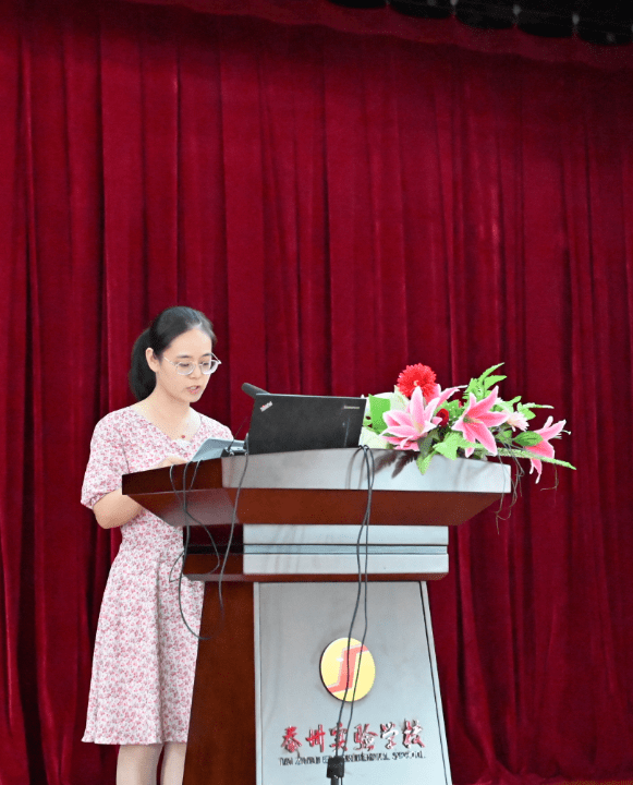 数学王圆圆老师展示的是《认识百分数》这个课例.